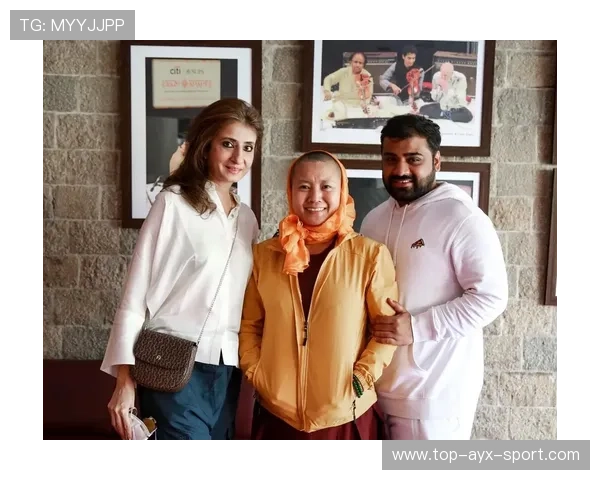 印度主场氛围太炸，全场歌声不停，印度歌手演唱会